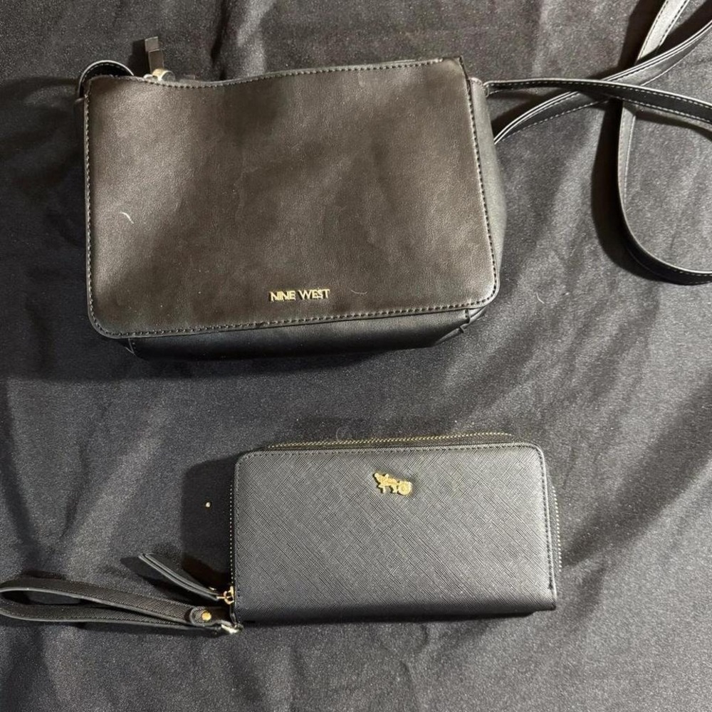 Nine‎ West black crossbody bag with wristlet